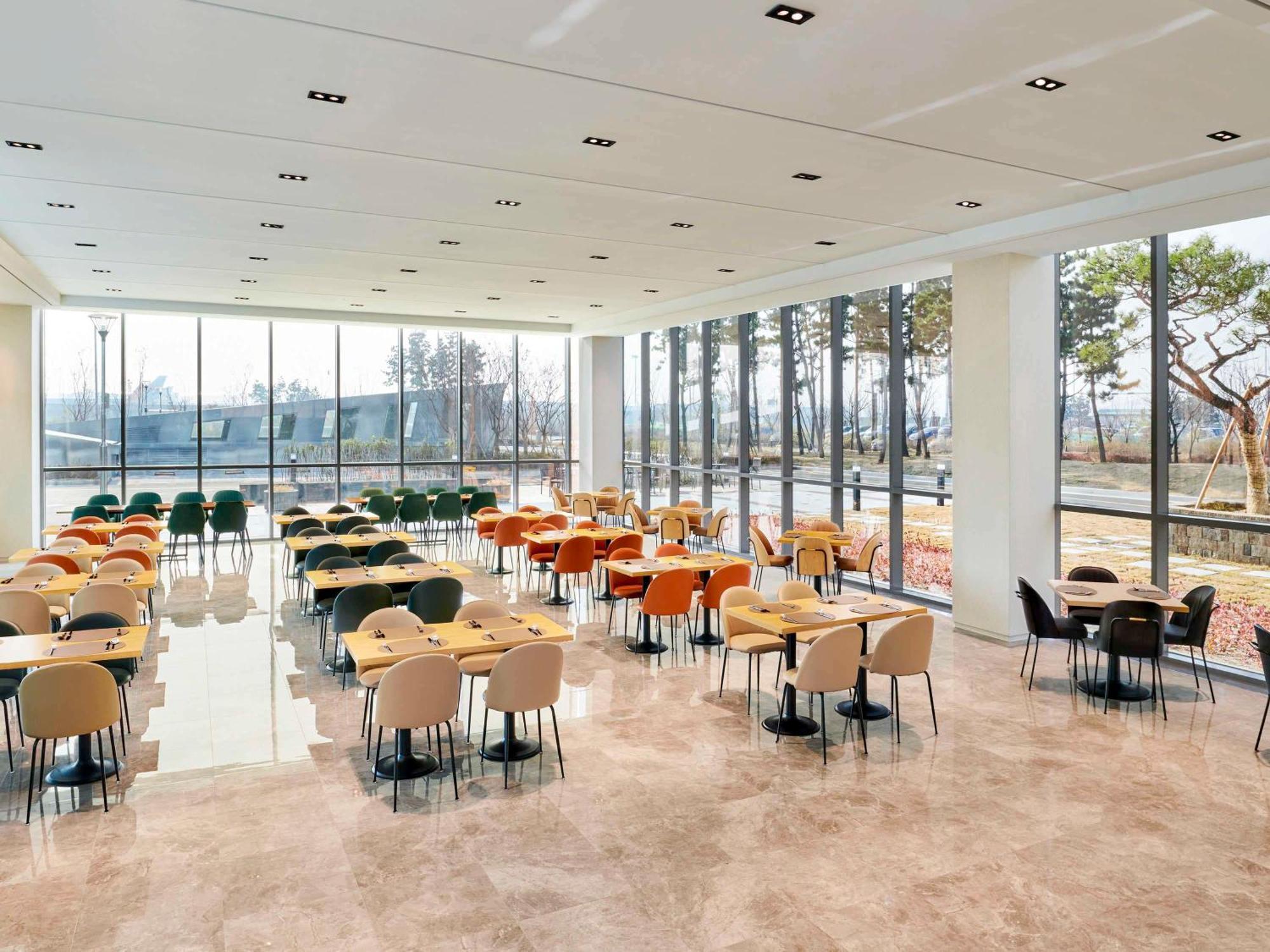 Ibis Styles Ambassador Incheon Airport T2 Hotel Екстериор снимка